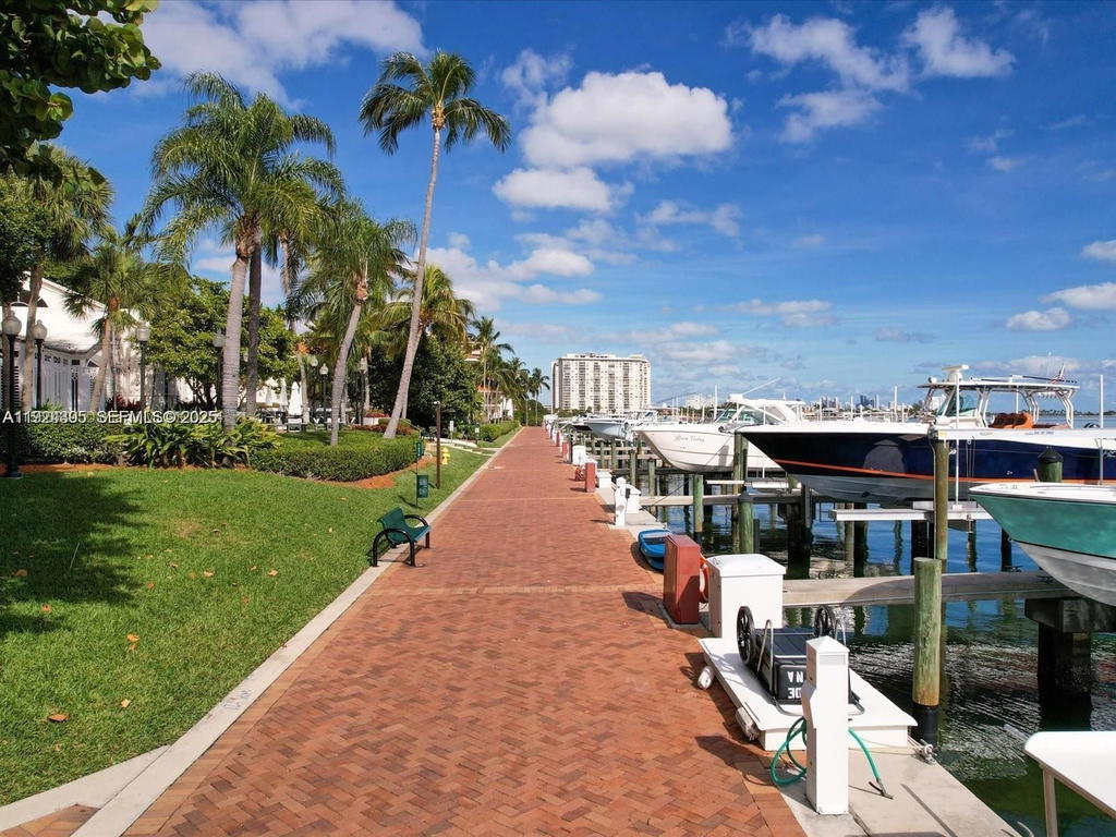Real estate property located at 4000 Towerside Ter #1807, Miami-dade, The Towers Of Quayside Co, Miami, FL