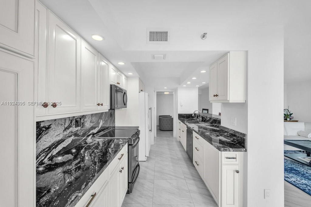 Real estate property located at 4000 Towerside Ter #1807, Miami-dade, The Towers Of Quayside Co, Miami, FL