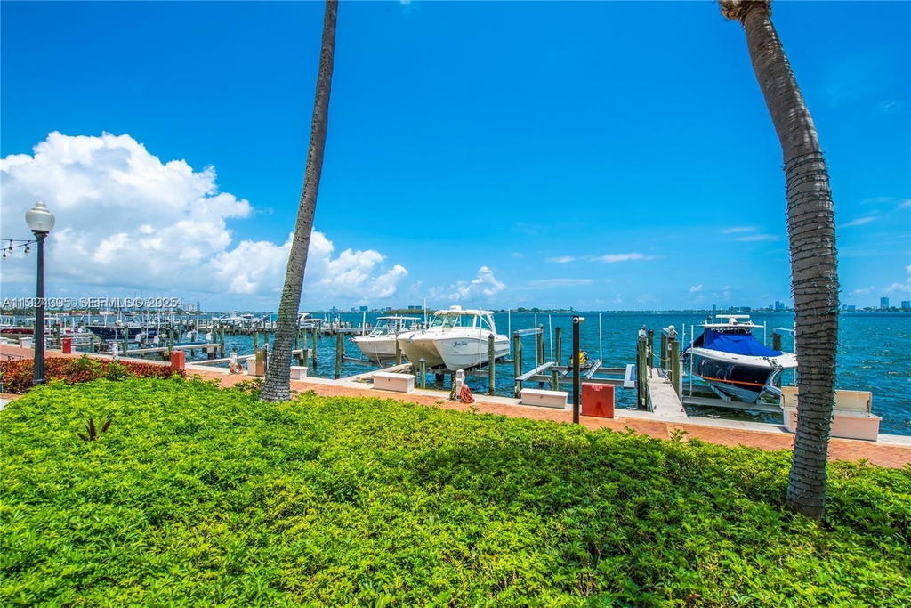 Real estate property located at 4000 Towerside Ter #1807, Miami-dade, The Towers Of Quayside Co, Miami, FL