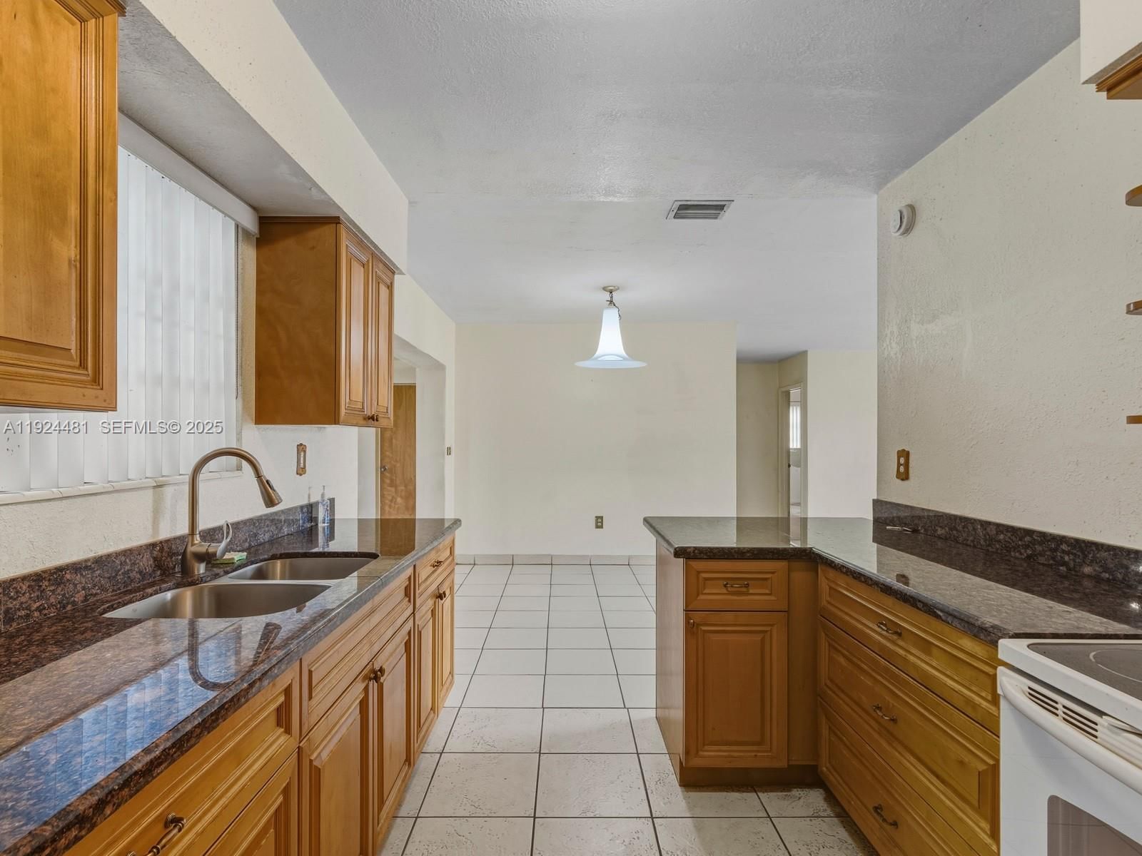 Real estate property located at 19621 39th Ct, Miami-dade, Carol City Gdns 1st Addn, Miami Gardens, FL