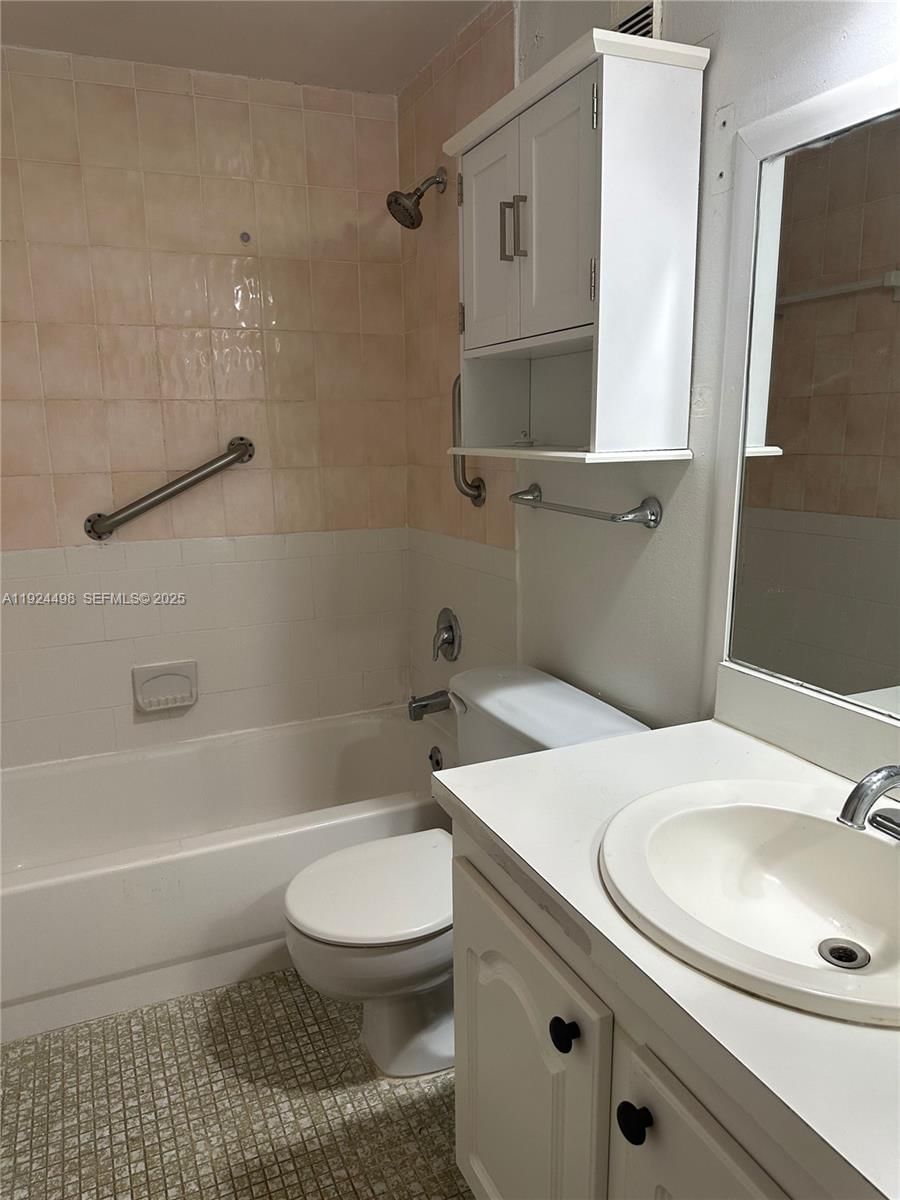 Real estate property located at , Miami-dade, Village Of Kings Creek Co, Miami, FL