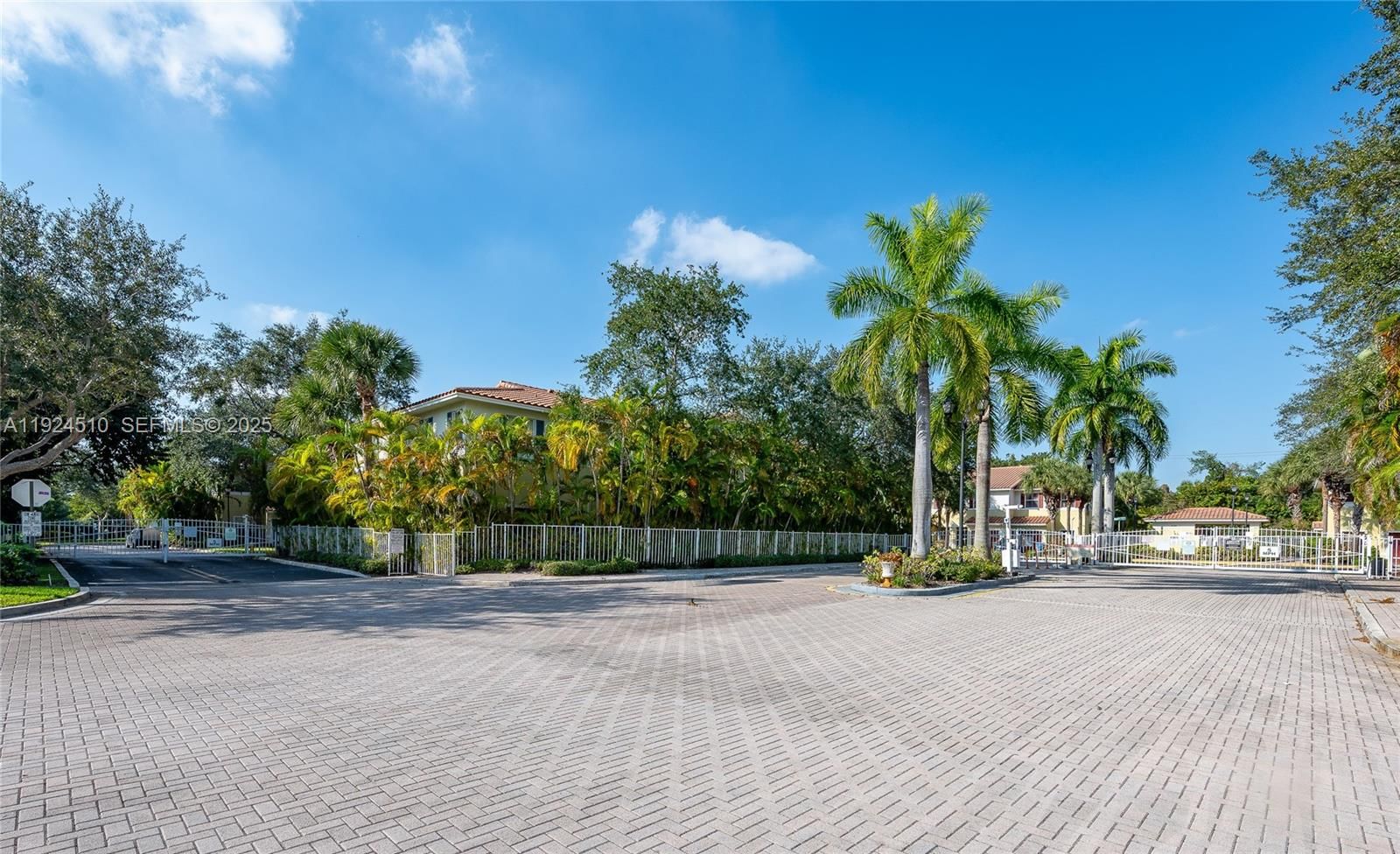 Real estate property located at 3105 25th Terrace #3105, Broward, The Oaks At Oakland Forest, Oakland Park, FL