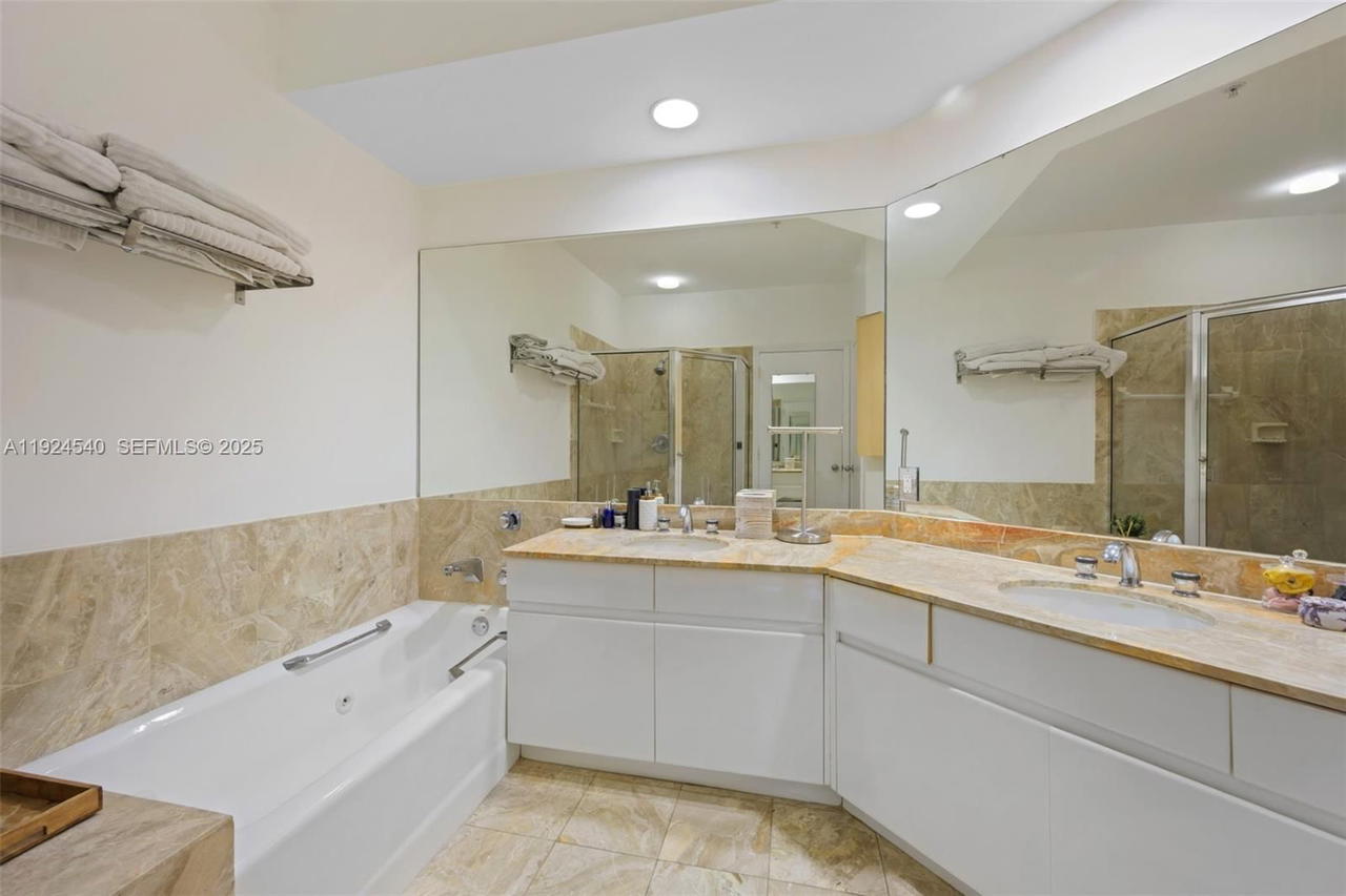 Real estate property located at 888 Brickell Key Dr #2909, Miami-dade, One Tequesta Point Condo, Miami, FL