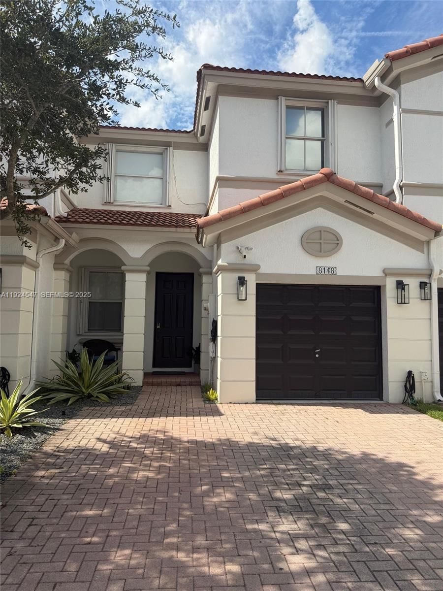 Real estate property located at 8148 108th Ct, Miami-dade, Islands At Doral, Doral, FL