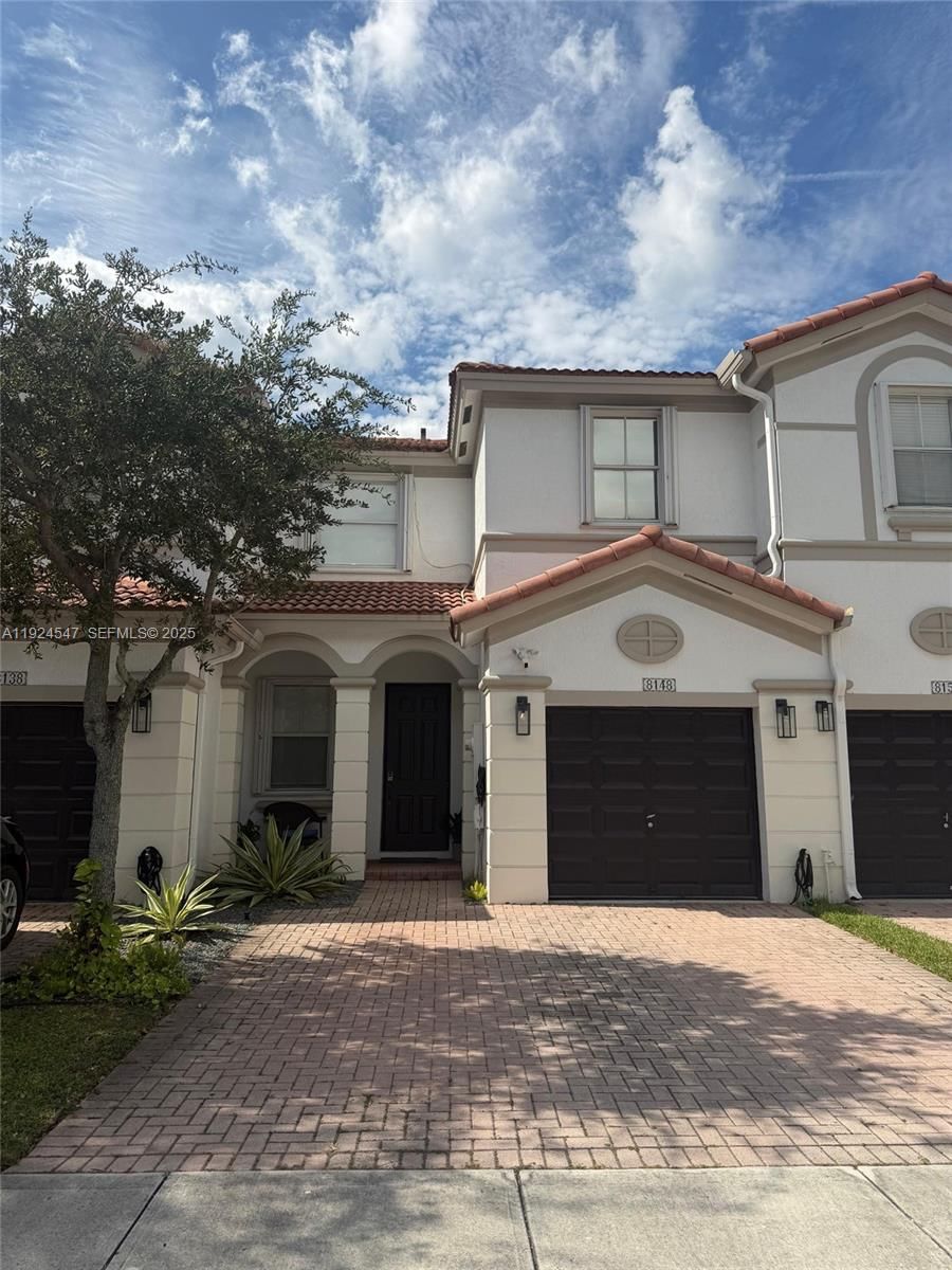 Real estate property located at 8148 108th Ct, Miami-dade, Islands At Doral, Doral, FL