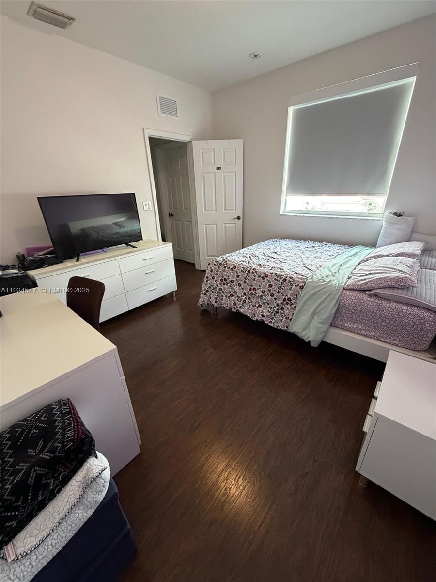 Real estate property located at 8148 108th Ct, Miami-dade, Islands At Doral, Doral, FL