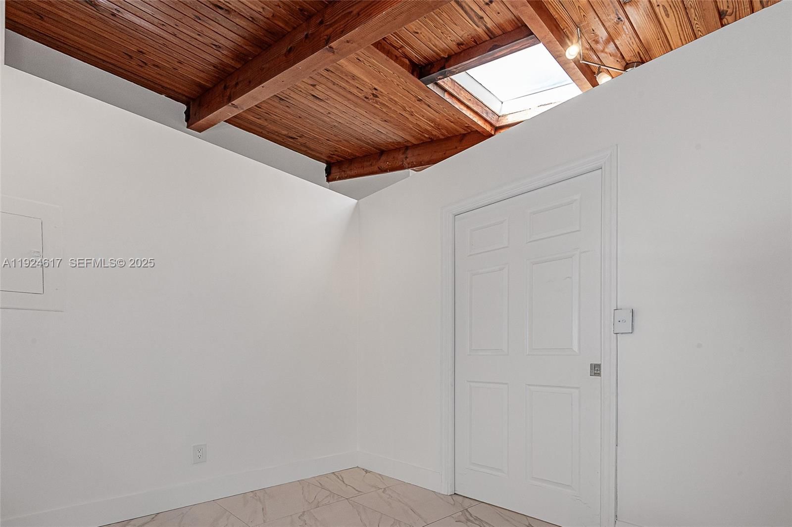 Real estate property located at 2621 Parkview Dr, Broward, Harbourwood Sketch Of Sur, Hallandale Beach, FL