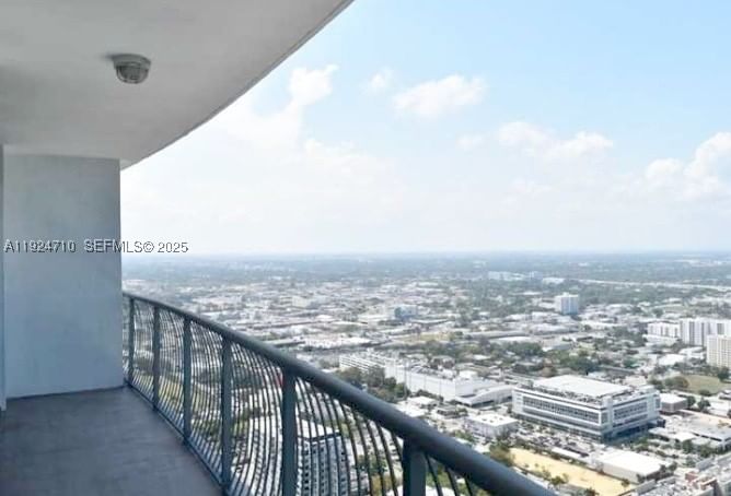 Real estate property located at 1750 Bayshore Dr #5105, Miami-dade, Opera Tower Condo, Miami, FL