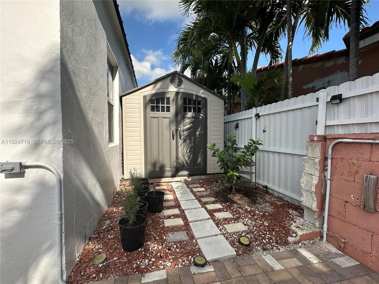 Real estate property located at 3718 12th St, Miami-dade, Le Jeune Manors, Miami, FL