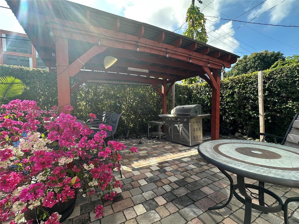 Real estate property located at 3718 12th St, Miami-dade, Le Jeune Manors, Miami, FL