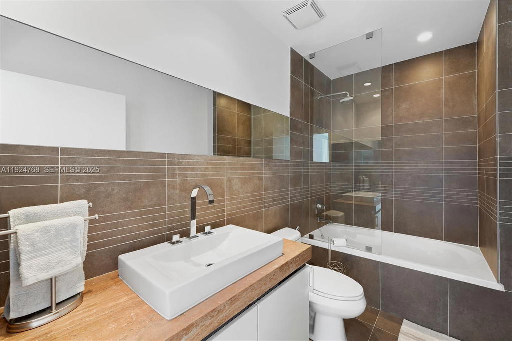 Real estate property located at 2100 Park Ave #201, Miami-dade, Artepark South Condo, Miami Beach, FL