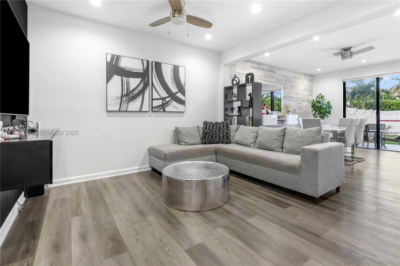 Real estate property located at 3337 91st Ter, Miami-dade, Bellagio, Hialeah, FL
