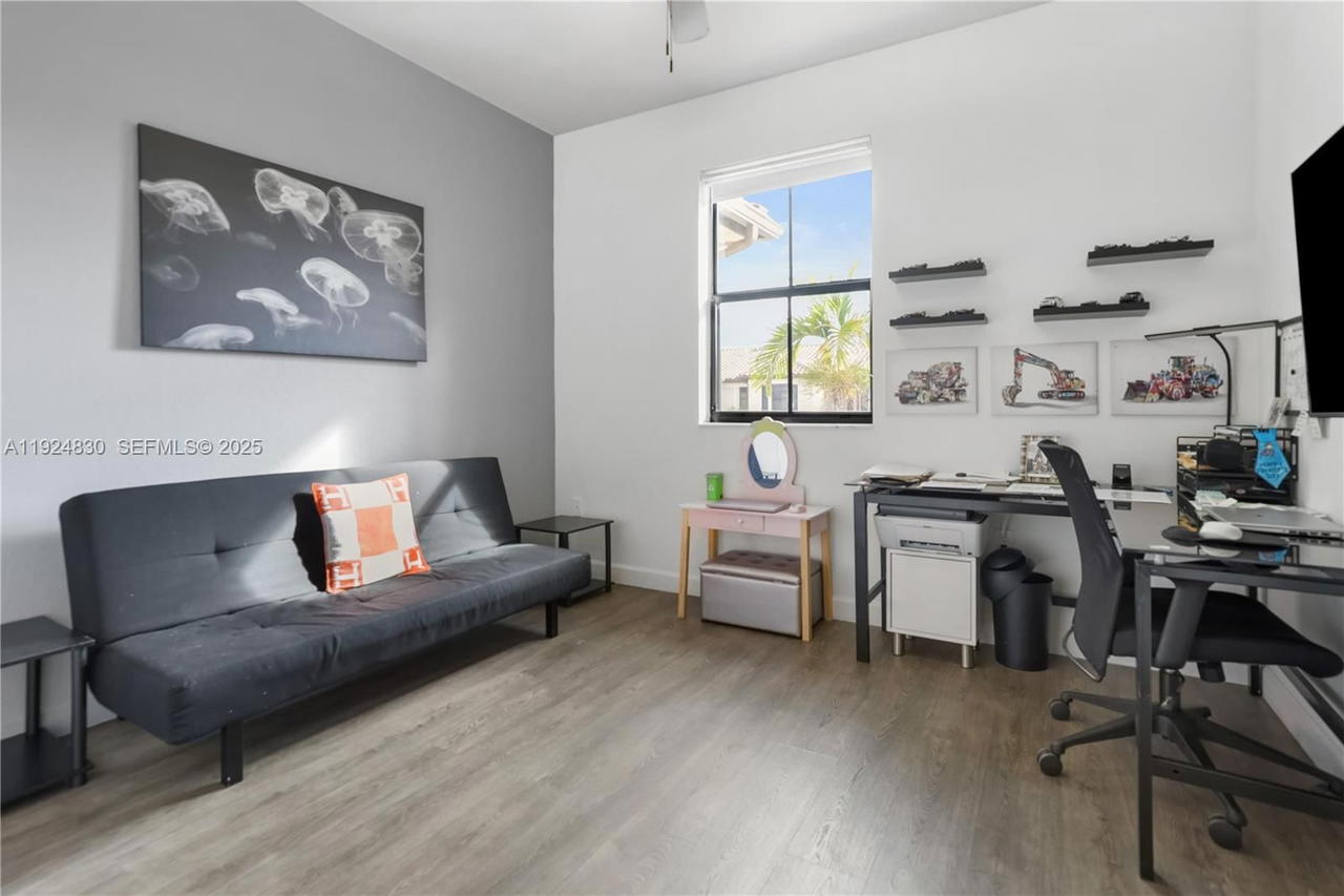 Real estate property located at 3337 91st Ter, Miami-dade, Bellagio, Hialeah, FL