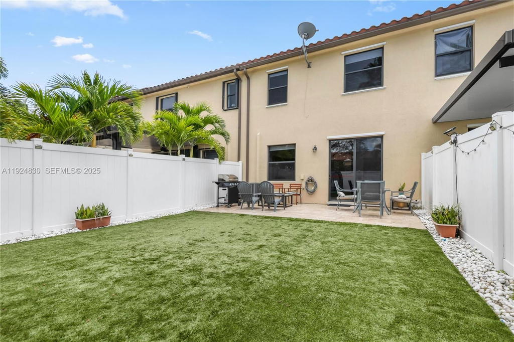 Real estate property located at 3337 91st Ter, Miami-dade, Bellagio, Hialeah, FL