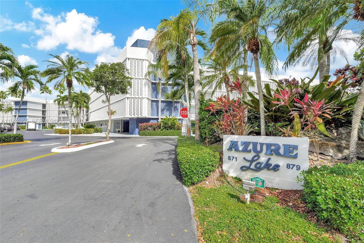 Real estate property located at 879 195th St #424, Miami-dade, Azure Lake Condo, Miami, FL