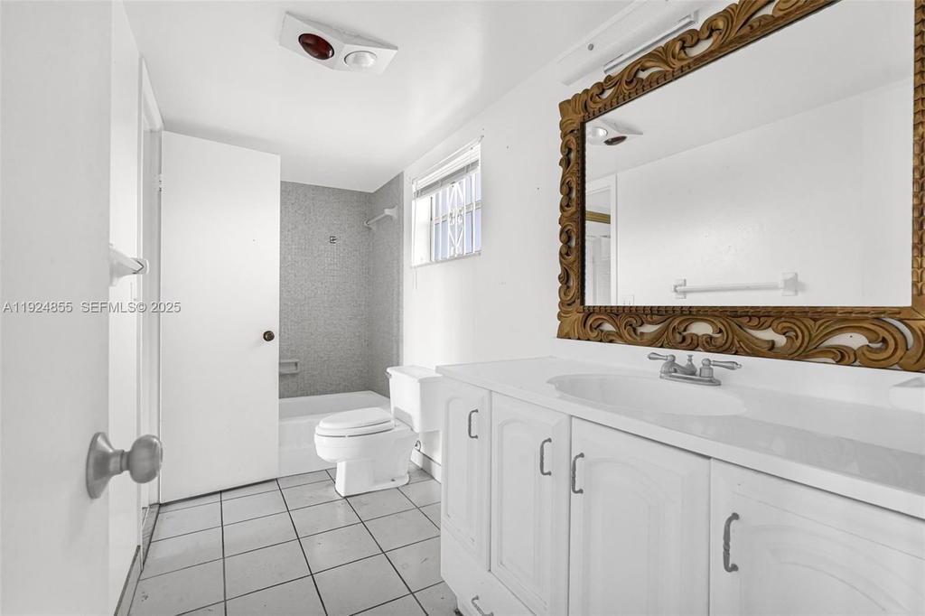 Real estate property located at 879 195th St #424, Miami-dade, Azure Lake Condo, Miami, FL
