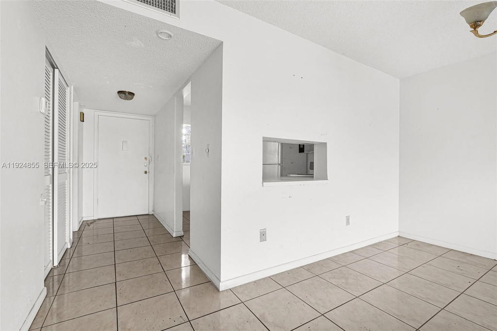 Real estate property located at 879 195th St #424, Miami-dade, Azure Lake Condo, Miami, FL
