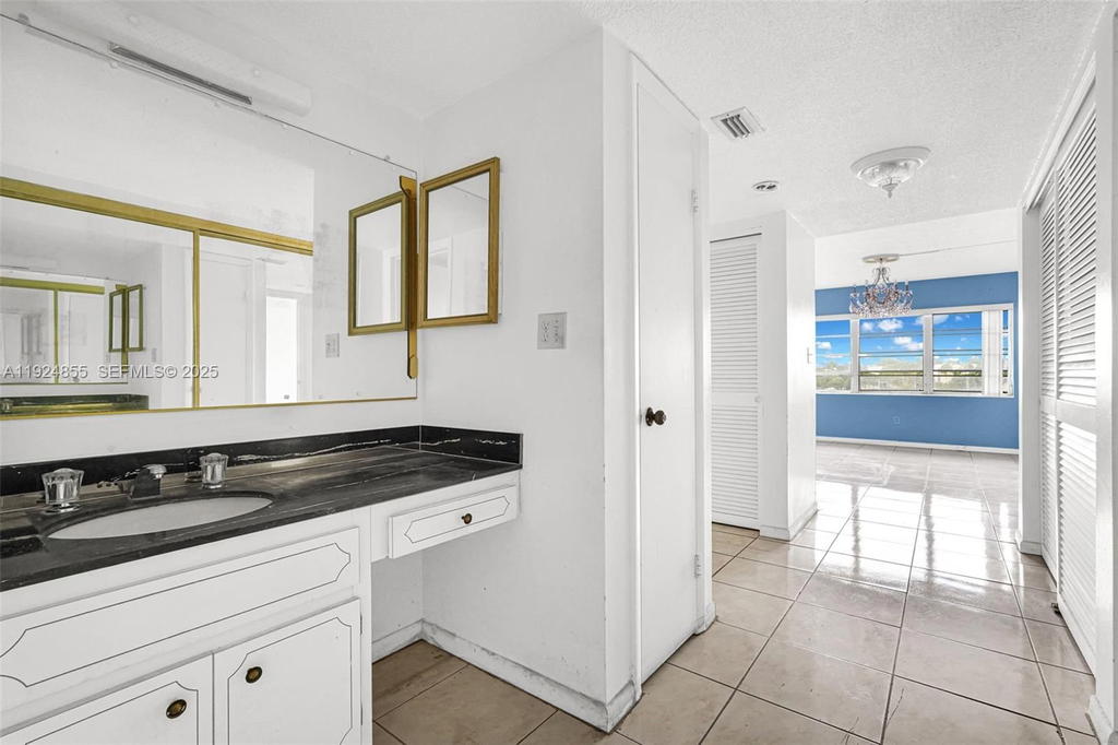 Real estate property located at 879 195th St #424, Miami-dade, Azure Lake Condo, Miami, FL