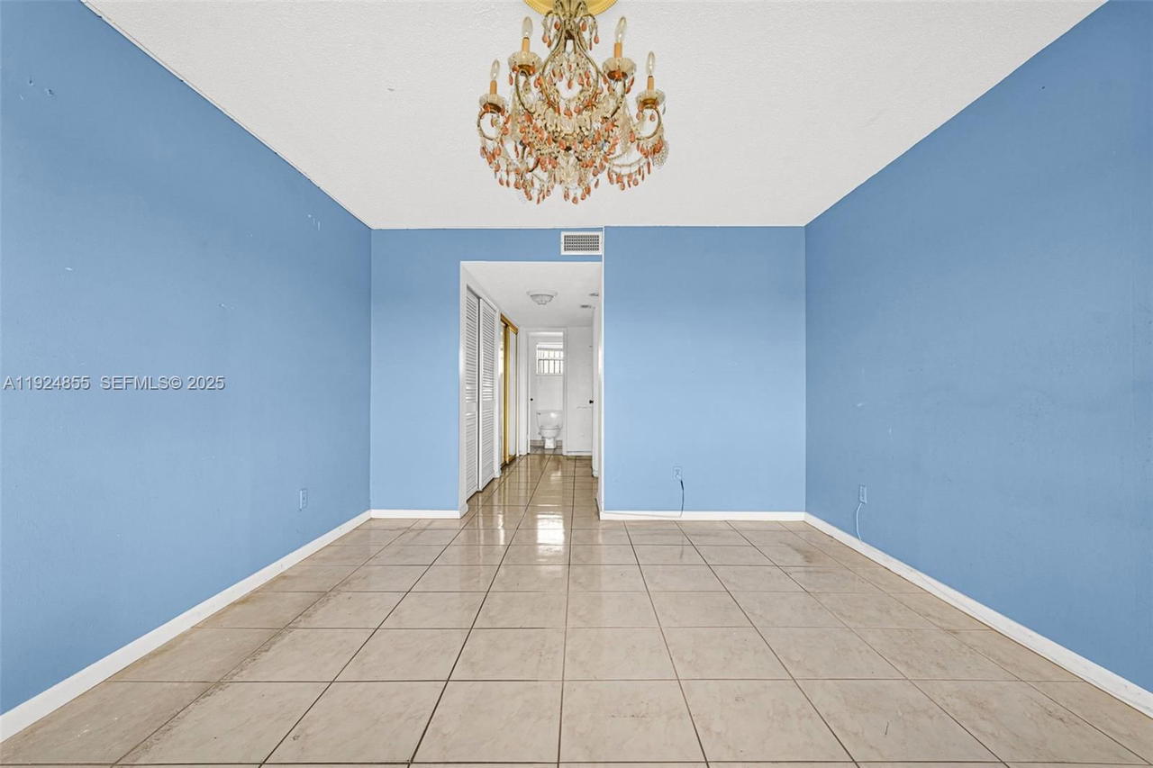 Real estate property located at 879 195th St #424, Miami-dade, Azure Lake Condo, Miami, FL