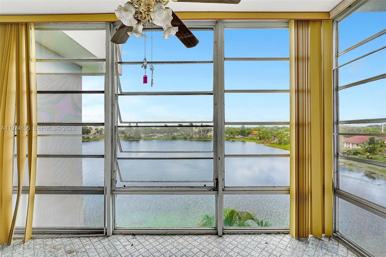 Real estate property located at 879 195th St #424, Miami-dade, Azure Lake Condo, Miami, FL