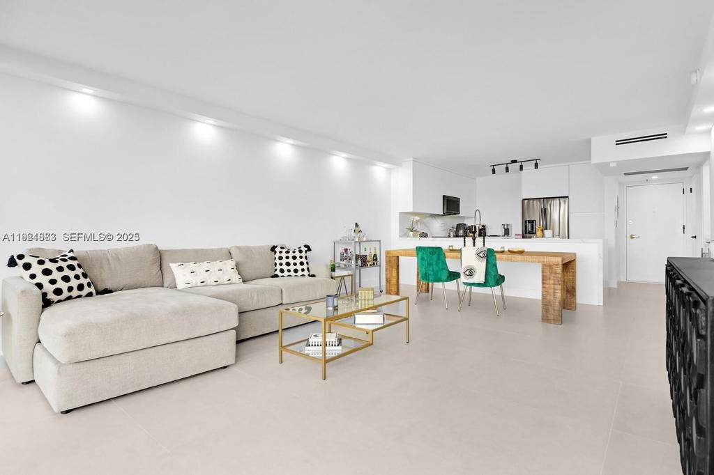 Real estate property located at 5700 Collins Ave #3J, Miami-dade, Seacoast 5700 Condo, Miami Beach, FL