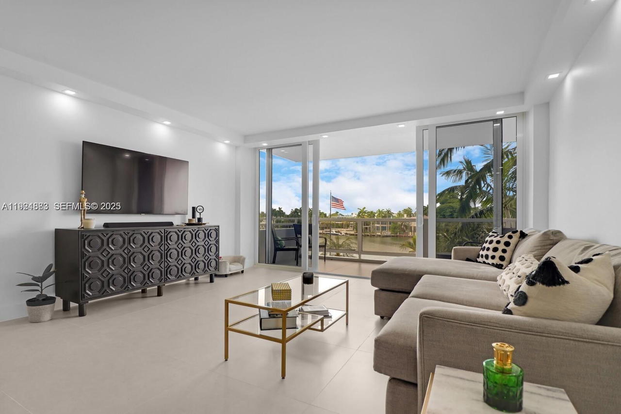 Real estate property located at 5700 Collins Ave #3J, Miami-dade, Seacoast 5700 Condo, Miami Beach, FL