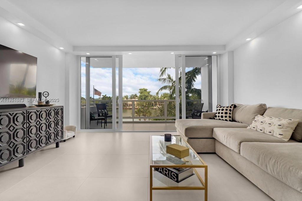 Real estate property located at 5700 Collins Ave #3J, Miami-dade, Seacoast 5700 Condo, Miami Beach, FL