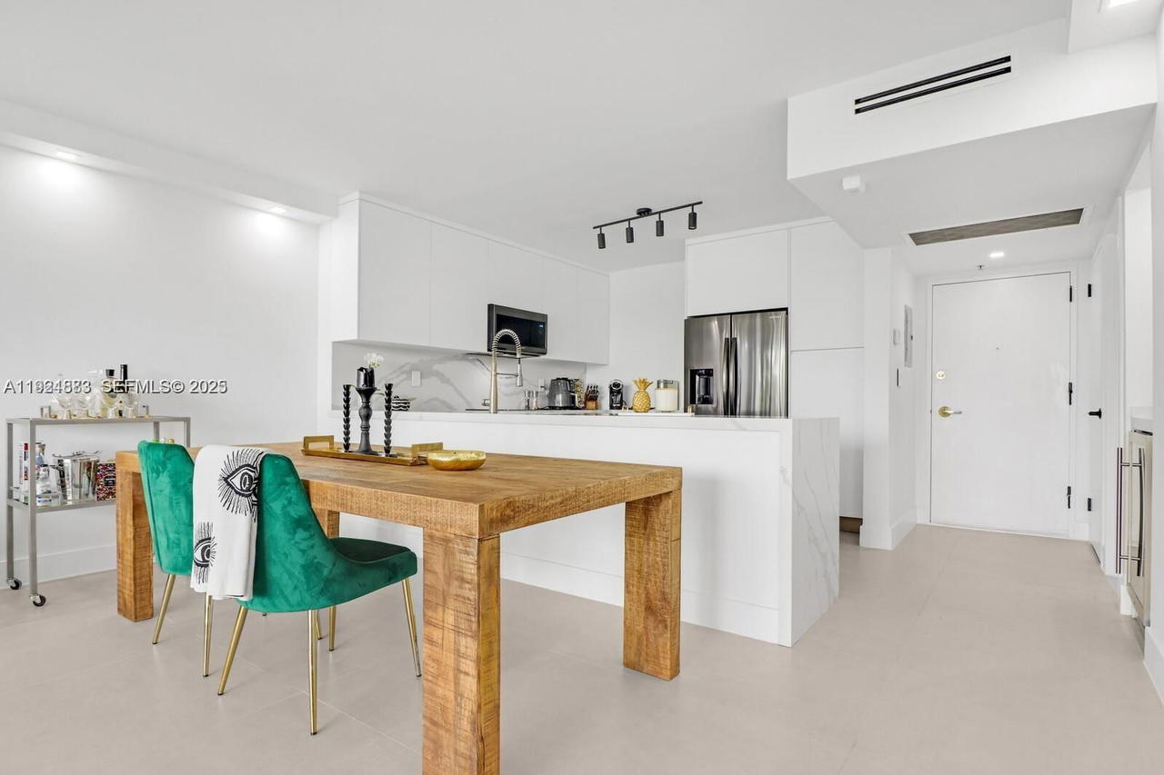 Real estate property located at 5700 Collins Ave #3J, Miami-dade, Seacoast 5700 Condo, Miami Beach, FL