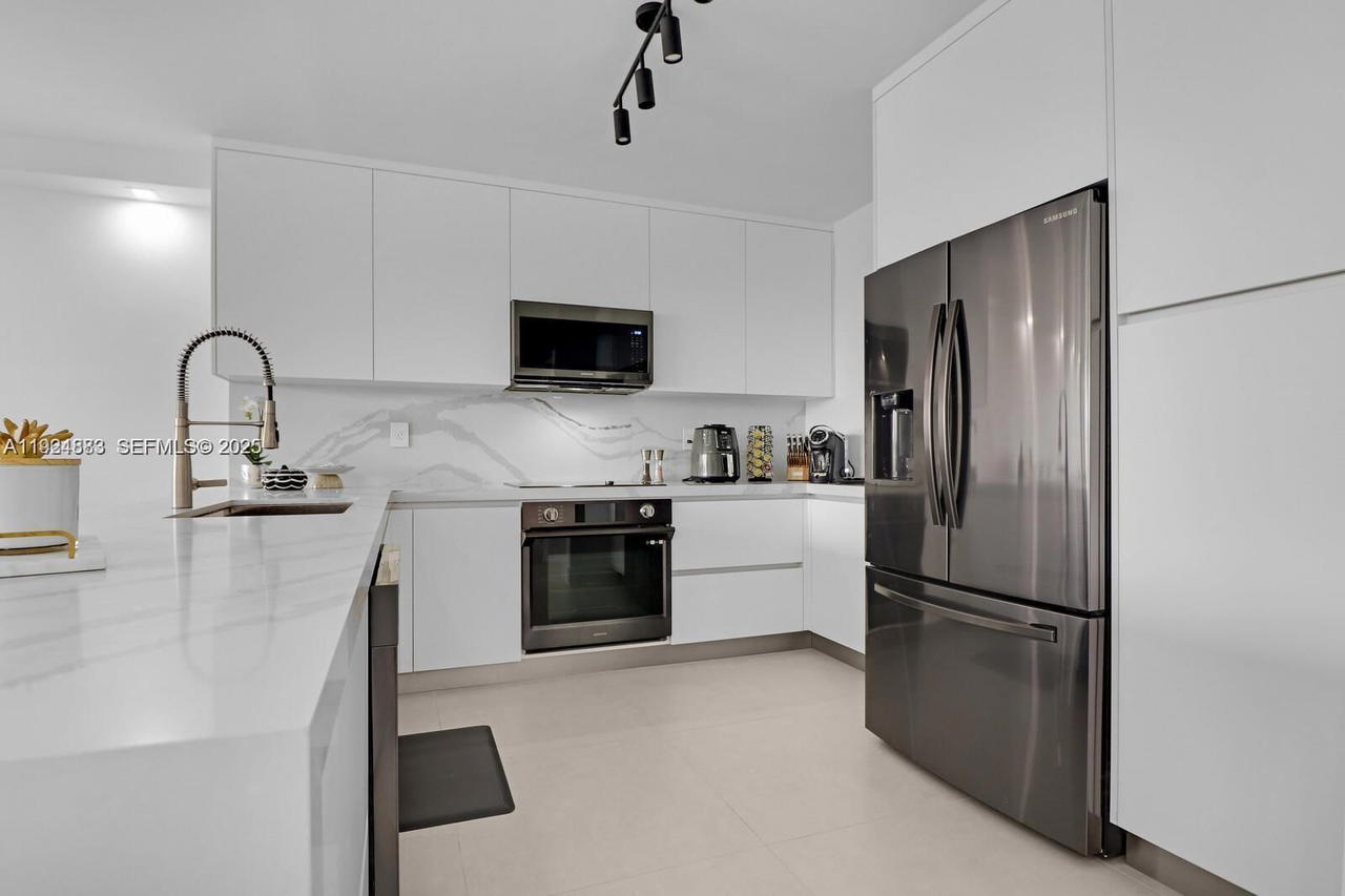 Real estate property located at 5700 Collins Ave #3J, Miami-dade, Seacoast 5700 Condo, Miami Beach, FL