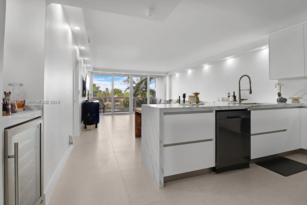 Real estate property located at 5700 Collins Ave #3J, Miami-dade, Seacoast 5700 Condo, Miami Beach, FL