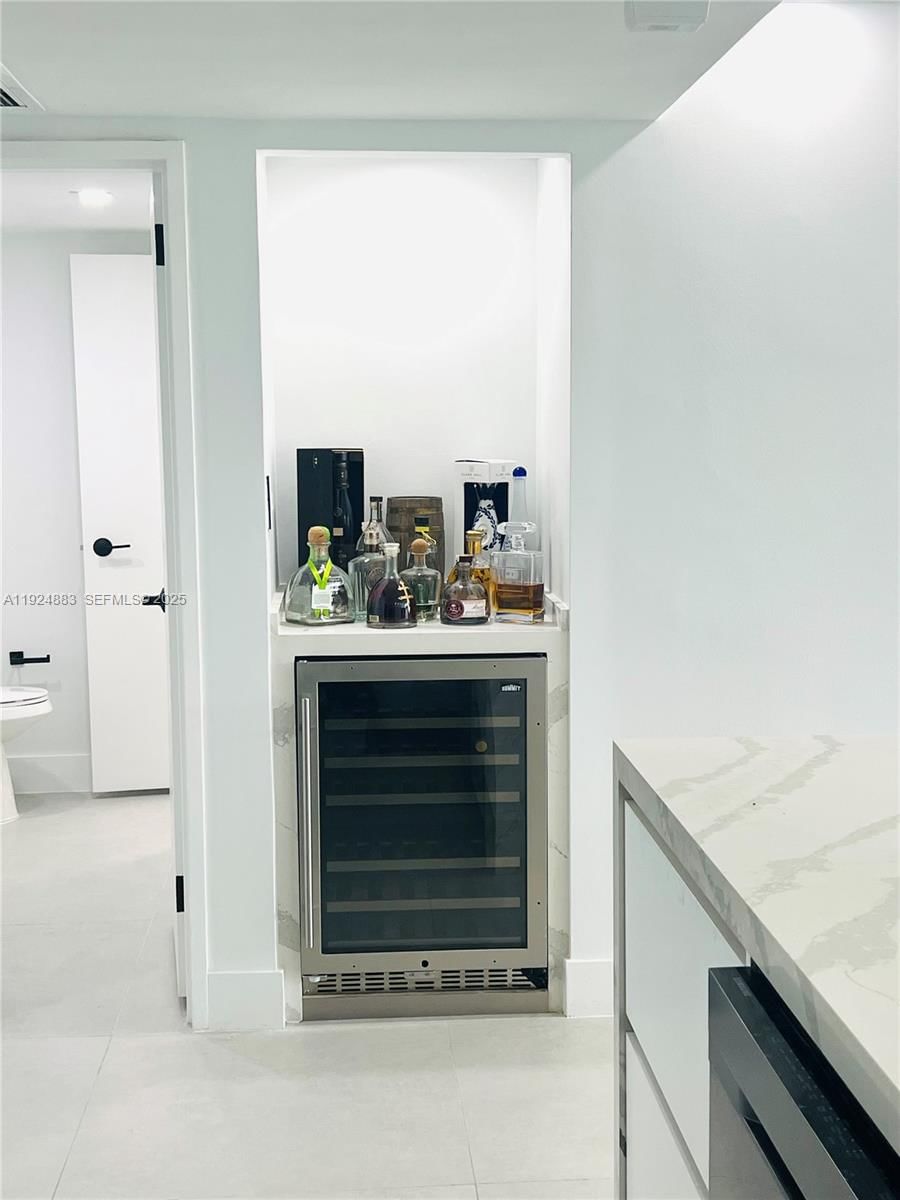Real estate property located at 5700 Collins Ave #3J, Miami-dade, Seacoast 5700 Condo, Miami Beach, FL