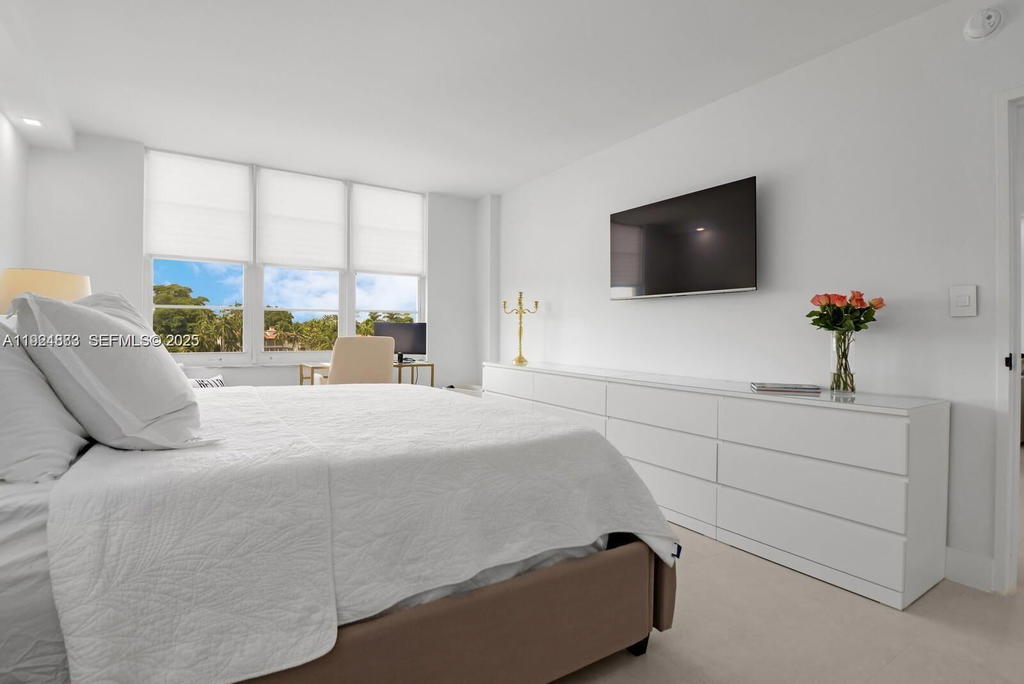 Real estate property located at 5700 Collins Ave #3J, Miami-dade, Seacoast 5700 Condo, Miami Beach, FL
