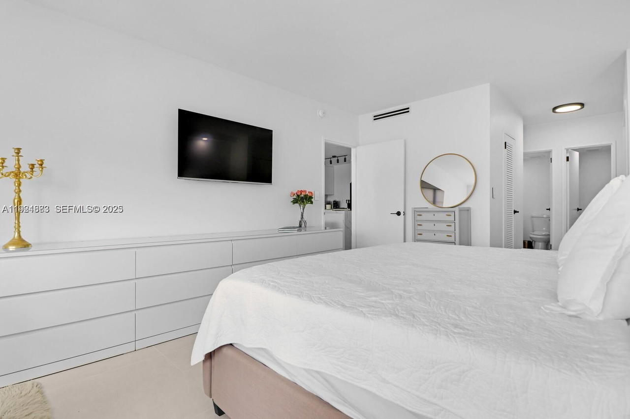 Real estate property located at 5700 Collins Ave #3J, Miami-dade, Seacoast 5700 Condo, Miami Beach, FL