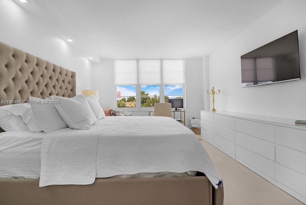Real estate property located at 5700 Collins Ave #3J, Miami-dade, Seacoast 5700 Condo, Miami Beach, FL