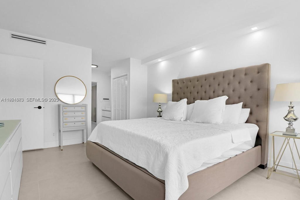 Real estate property located at 5700 Collins Ave #3J, Miami-dade, Seacoast 5700 Condo, Miami Beach, FL