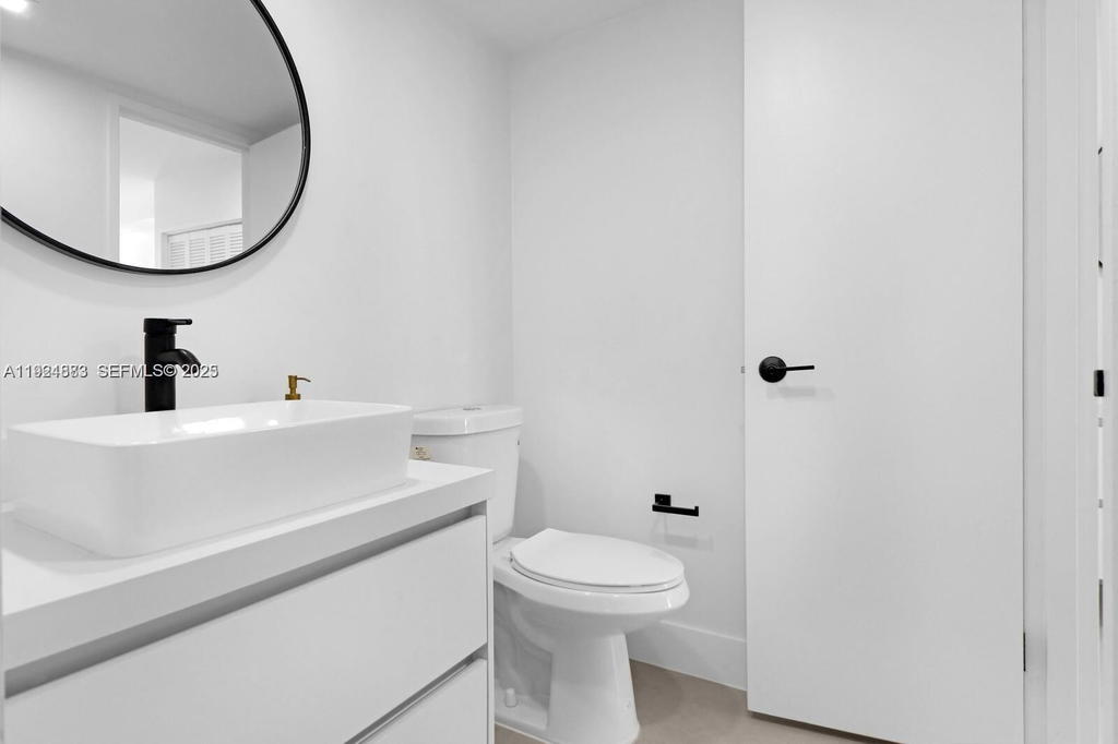 Real estate property located at 5700 Collins Ave #3J, Miami-dade, Seacoast 5700 Condo, Miami Beach, FL
