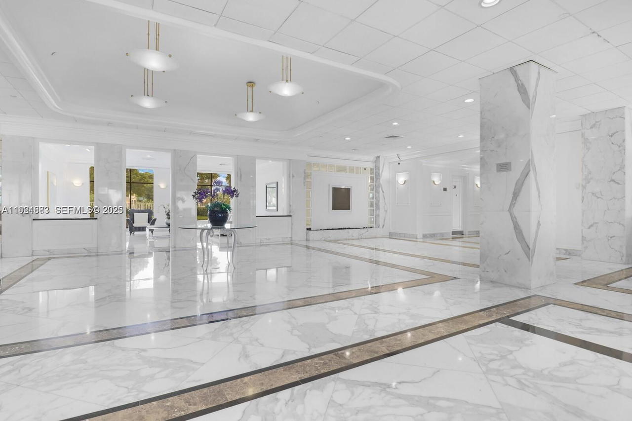 Real estate property located at 5700 Collins Ave #3J, Miami-dade, Seacoast 5700 Condo, Miami Beach, FL