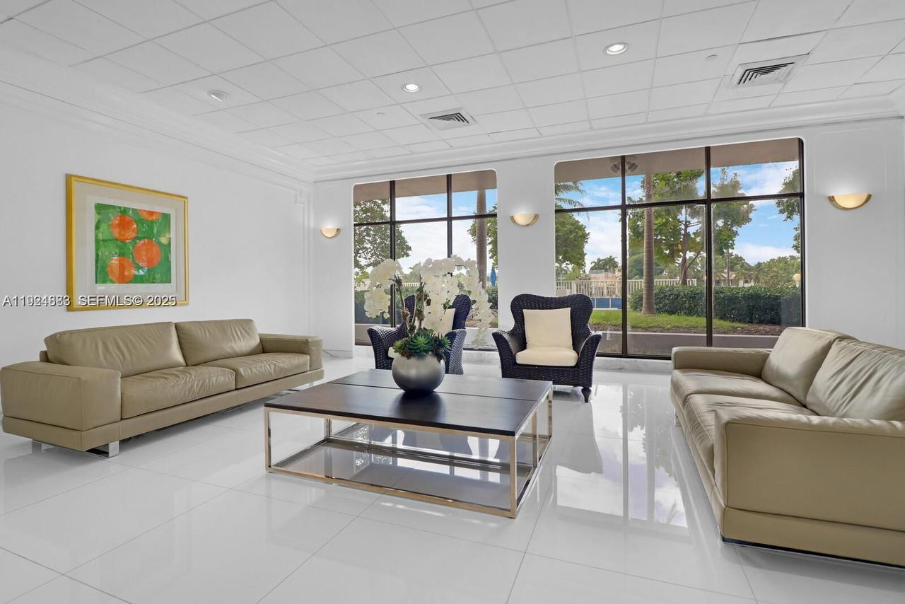 Real estate property located at 5700 Collins Ave #3J, Miami-dade, Seacoast 5700 Condo, Miami Beach, FL
