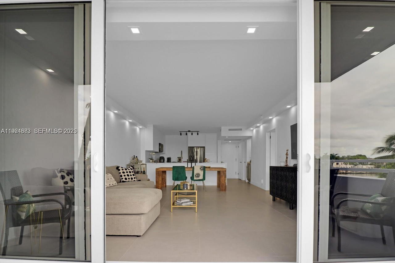 Real estate property located at 5700 Collins Ave #3J, Miami-dade, Seacoast 5700 Condo, Miami Beach, FL