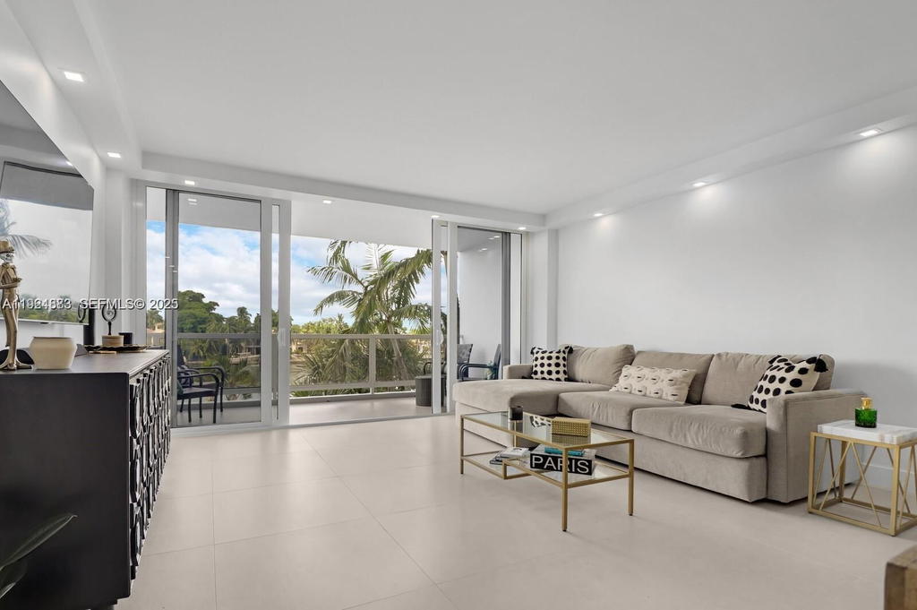 Real estate property located at 5700 Collins Ave #3J, Miami-dade, Seacoast 5700 Condo, Miami Beach, FL