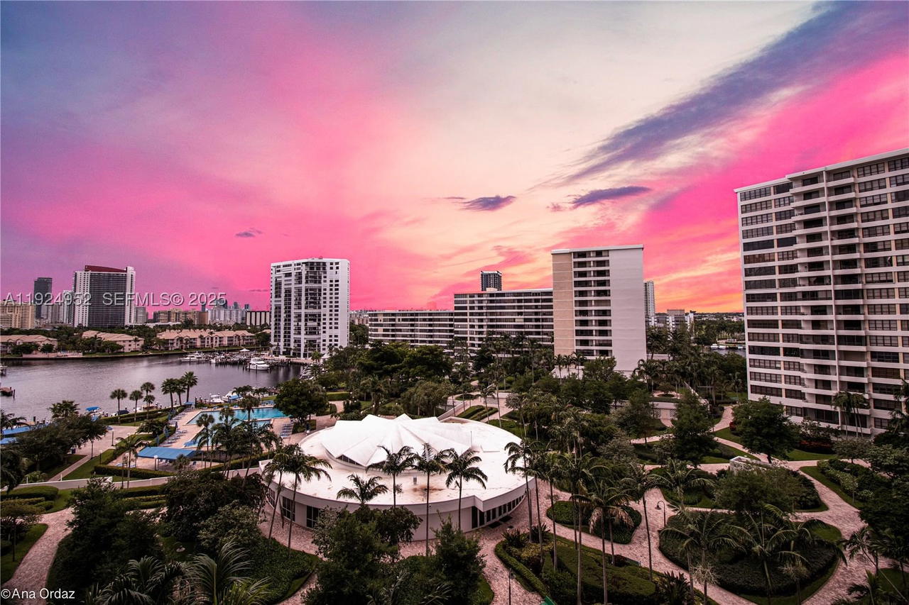Real estate property located at 2500 PARKVIEW DR #1207, Broward, Olympus Condo, Hallandale Beach, FL