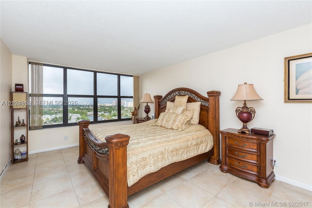 Real estate property located at 2500 PARKVIEW DR #1207, Broward, Olympus Condo, Hallandale Beach, FL