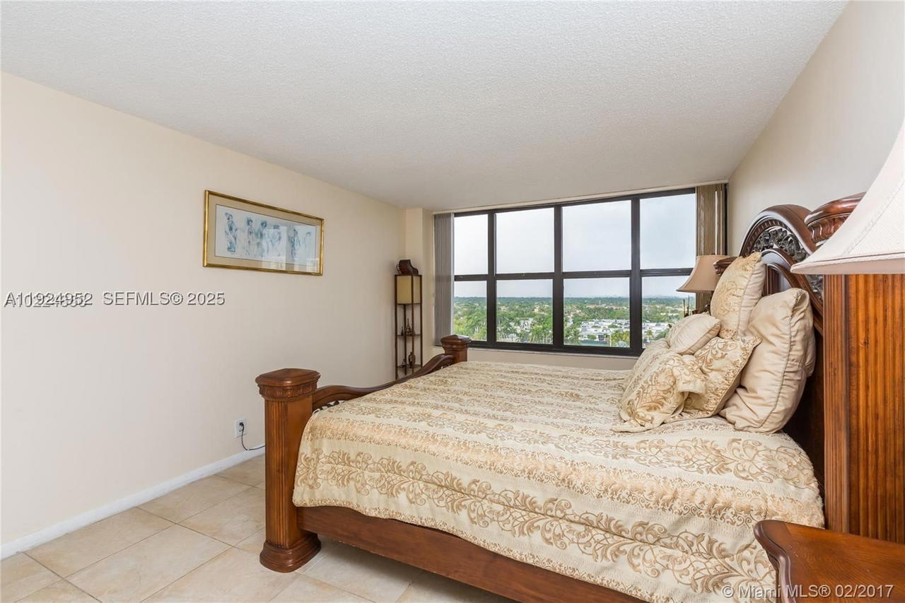 Real estate property located at 2500 PARKVIEW DR #1207, Broward, Olympus Condo, Hallandale Beach, FL