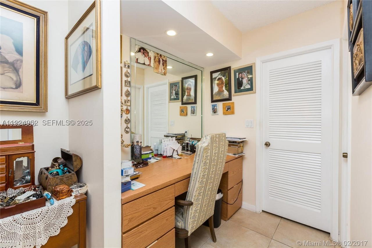 Real estate property located at 2500 PARKVIEW DR #1207, Broward, Olympus Condo, Hallandale Beach, FL