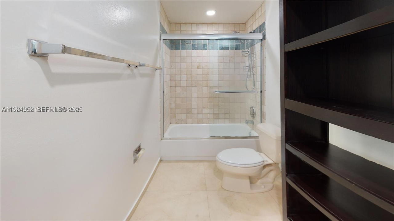 Real estate property located at 2500 PARKVIEW DR #1207, Broward, Olympus Condo, Hallandale Beach, FL