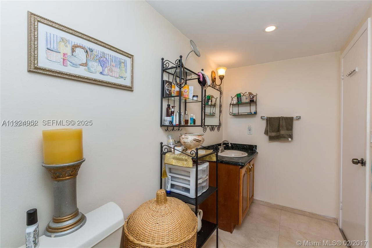 Real estate property located at 2500 PARKVIEW DR #1207, Broward, Olympus Condo, Hallandale Beach, FL