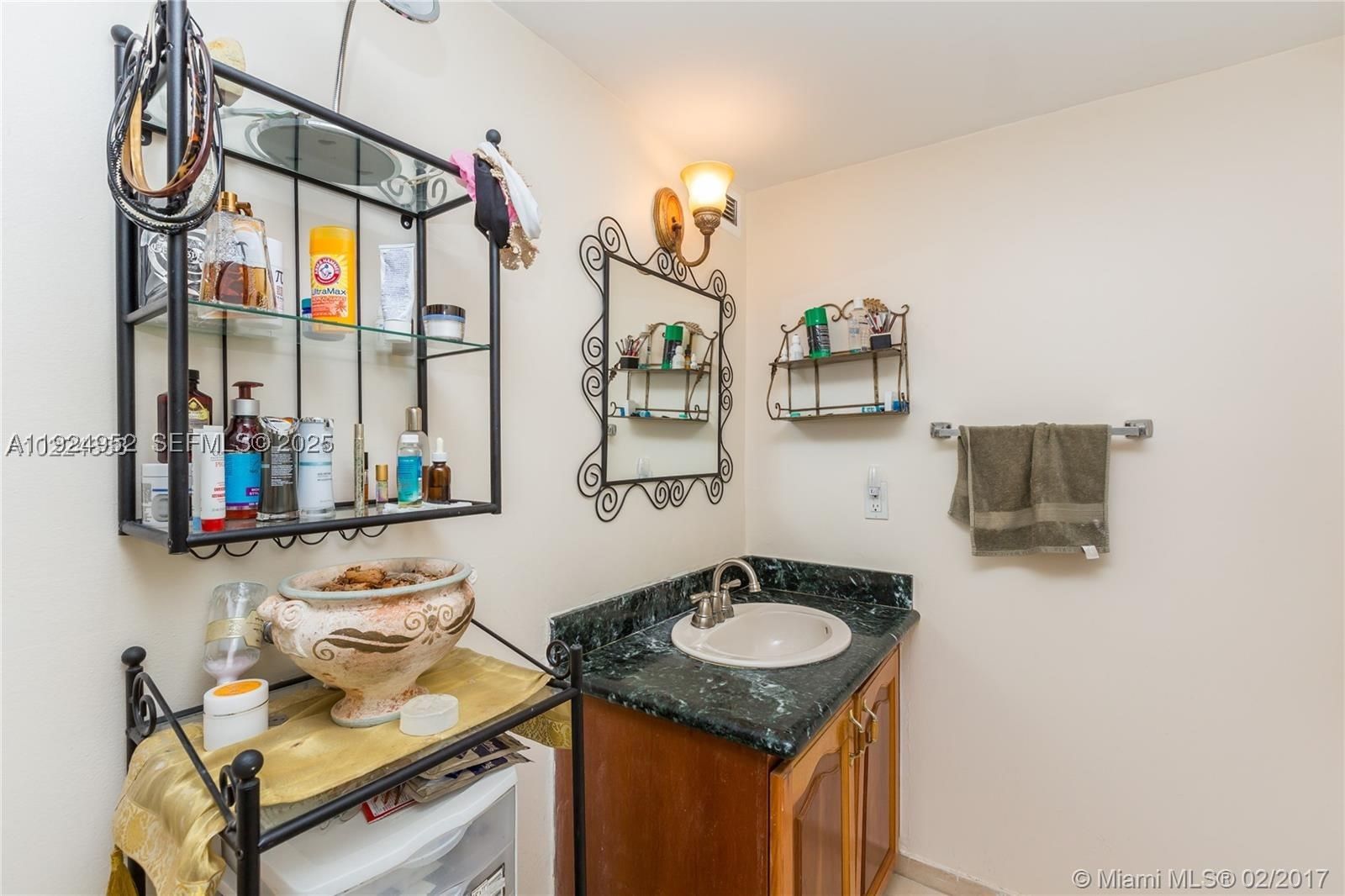 Real estate property located at 2500 PARKVIEW DR #1207, Broward, Olympus Condo, Hallandale Beach, FL