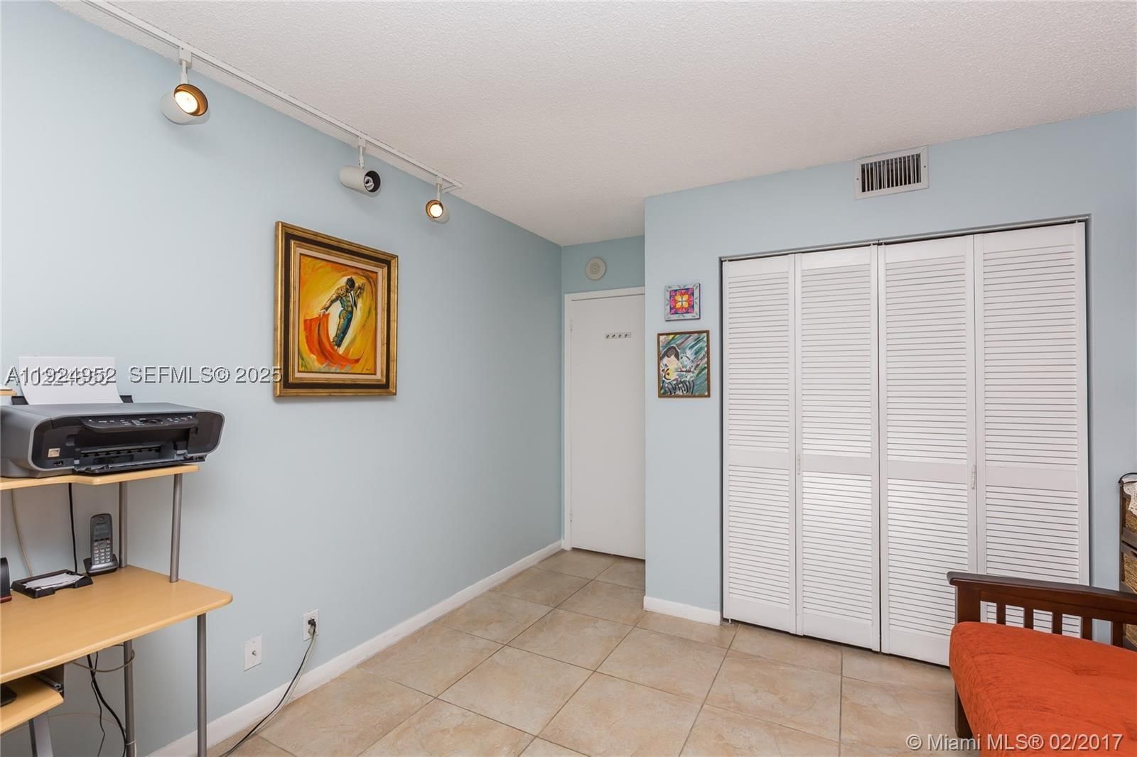 Real estate property located at 2500 PARKVIEW DR #1207, Broward, Olympus Condo, Hallandale Beach, FL