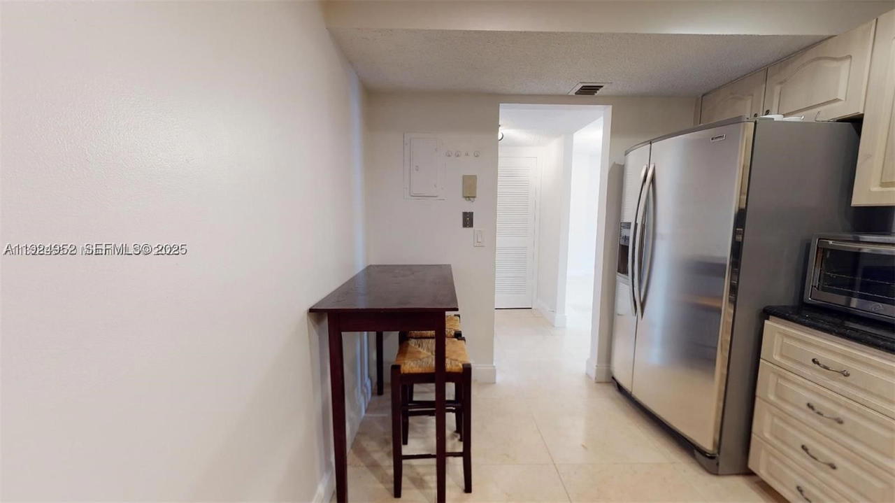 Real estate property located at 2500 PARKVIEW DR #1207, Broward, Olympus Condo, Hallandale Beach, FL