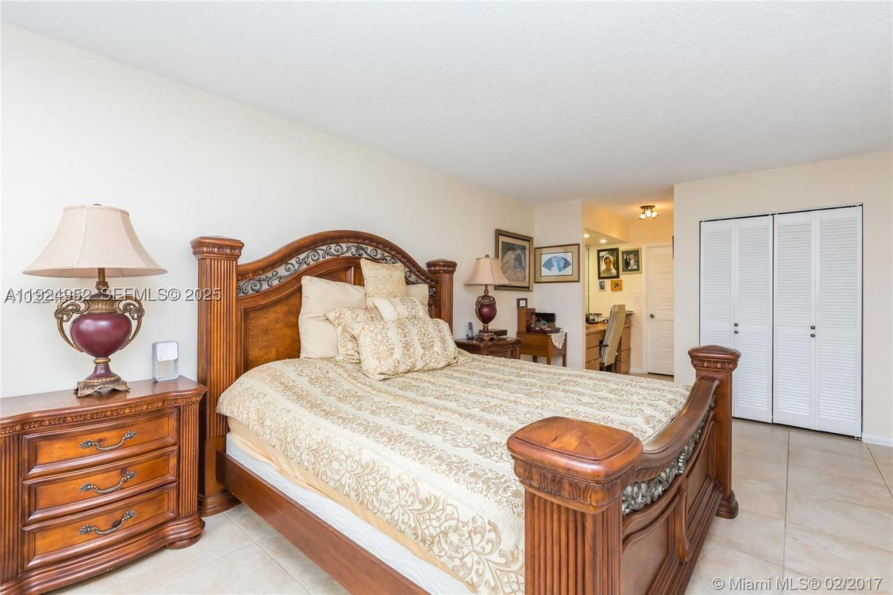 Real estate property located at 2500 PARKVIEW DR #1207, Broward, Olympus Condo, Hallandale Beach, FL